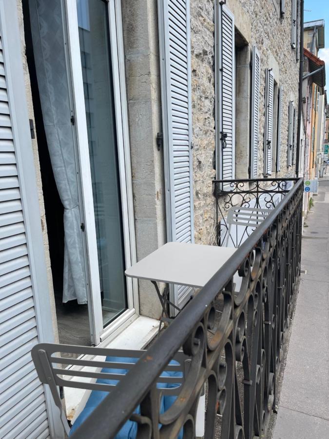 Appartement T4 70M2 - Meuble - Centre Ville - Proche Thermes Lons-le-Saunier Exterior photo